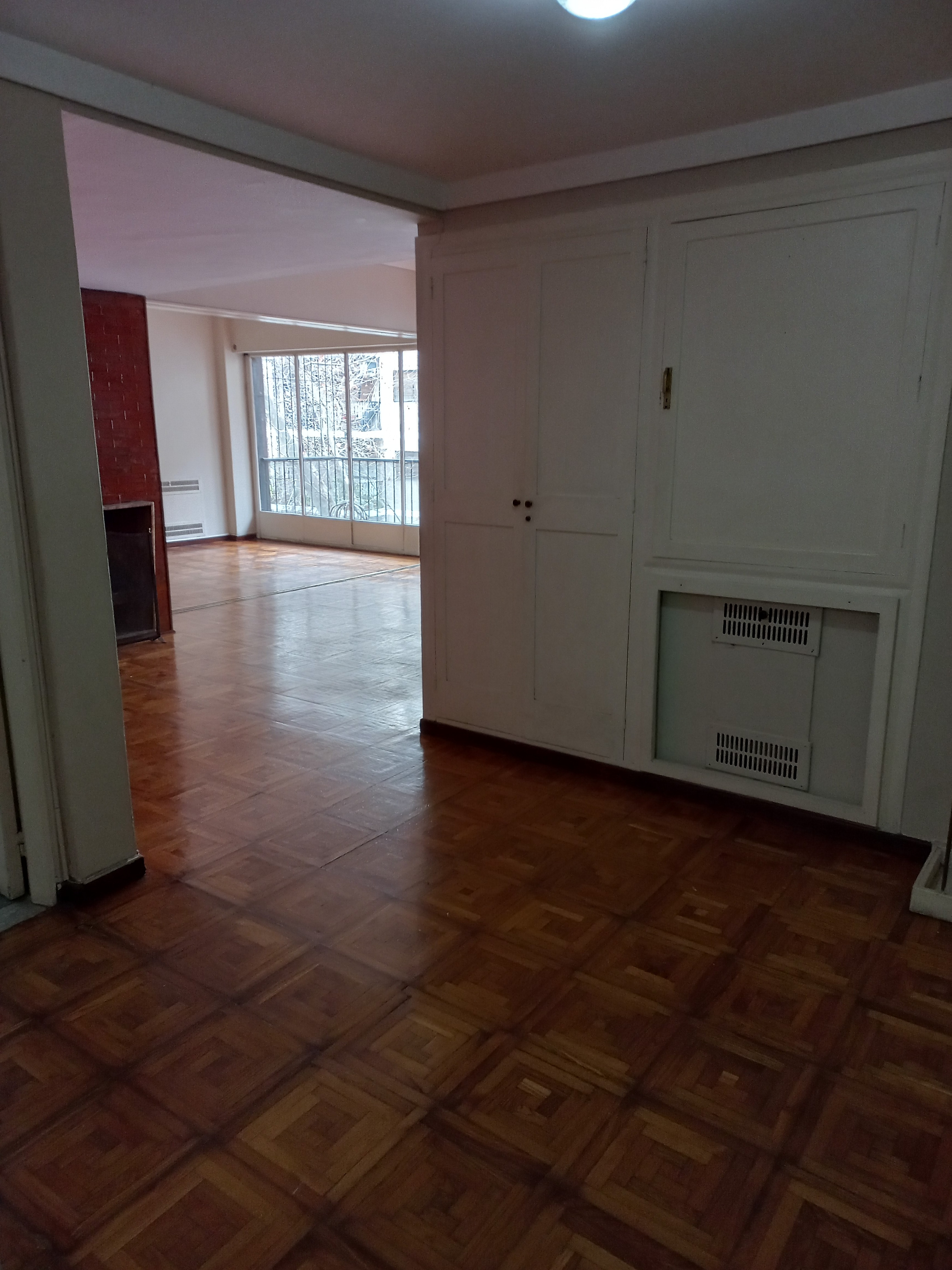 BULNES Y CHARAS - CUATRO AMBIENTES CON DEPENDENCIA - AL FRENTE CON BALCÓN - 165 m²